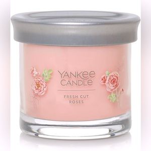 Yankee Candle NWT 4.3 oz Fresh Cut Roses